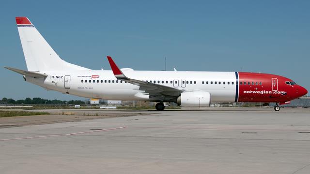 LN-NGZ:Boeing 737-800:Norwegian Air Shuttle